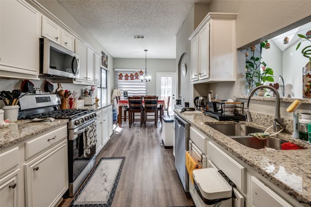 2322 Wilmette Drive, Arlington, TX 76018