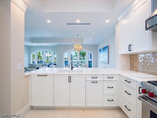 221 Harbour DR 6, Naples, FL 34103