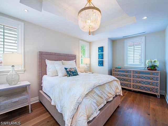 221 Harbour DR 6, Naples, FL 34103