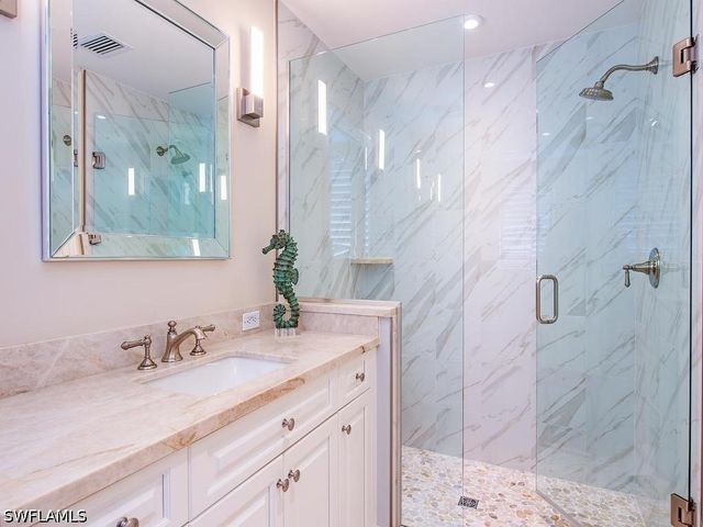 221 Harbour DR 6, Naples, FL 34103