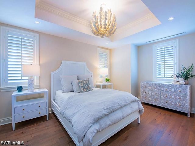 221 Harbour DR 6, Naples, FL 34103