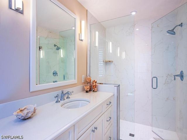 221 Harbour DR 6, Naples, FL 34103