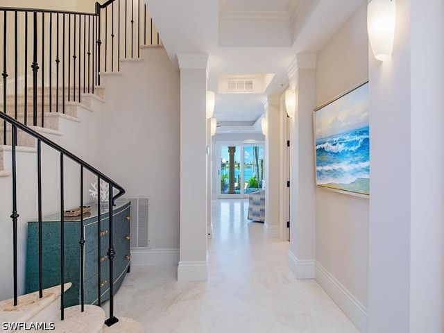 221 Harbour DR 6, Naples, FL 34103