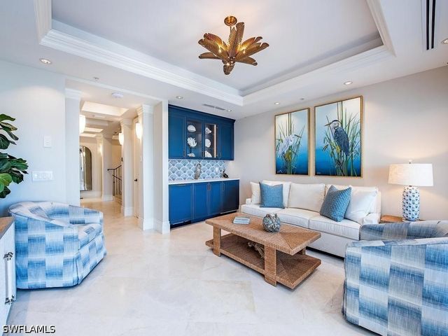 221 Harbour DR 6, Naples, FL 34103