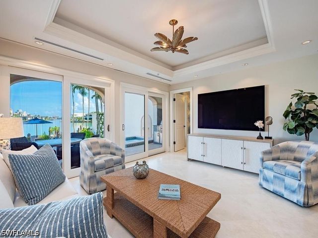 221 Harbour DR 6, Naples, FL 34103