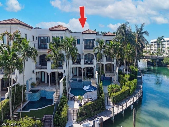 221 Harbour DR 6, Naples, FL 34103