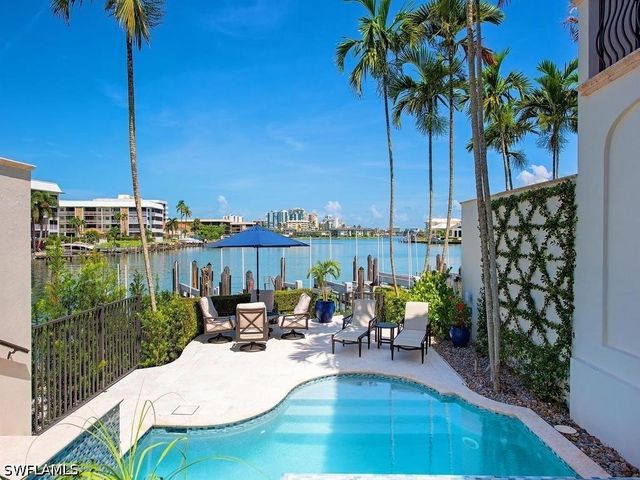 221 Harbour DR 6, Naples, FL 34103