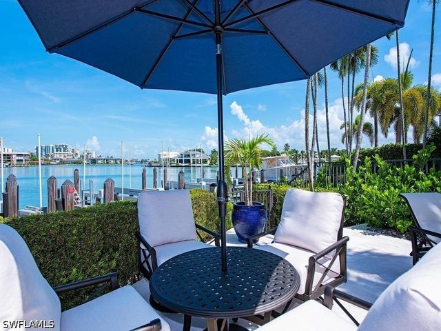221 Harbour DR 6, Naples, FL 34103