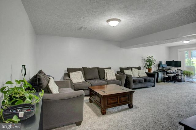 3040 LIVERPOOL COURT, Chambersburg, PA 17201