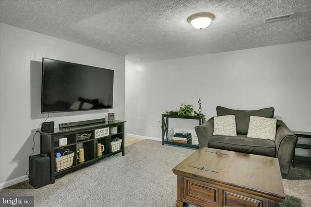 3040 LIVERPOOL COURT, Chambersburg, PA 17201