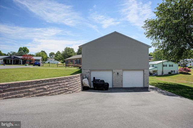 3040 LIVERPOOL COURT, Chambersburg, PA 17201