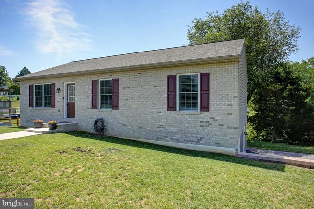 3040 LIVERPOOL COURT, Chambersburg, PA 17201