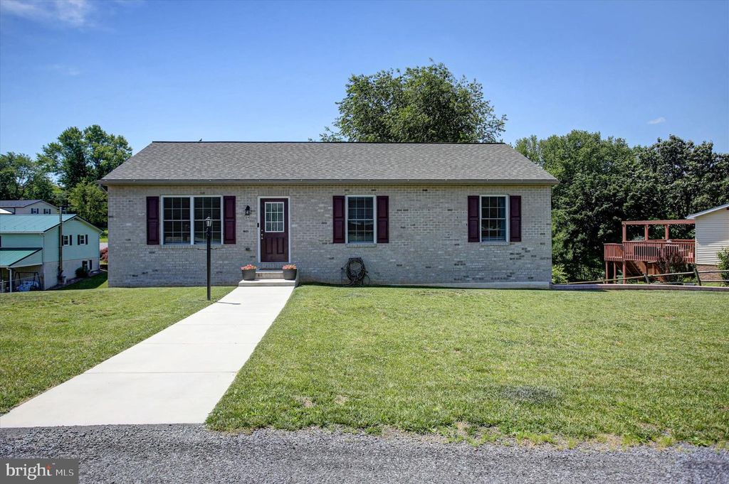 3040 LIVERPOOL COURT, Chambersburg, PA 17201