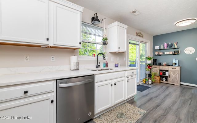 1889 S Woodland Dr, Radcliff, KY 40160
