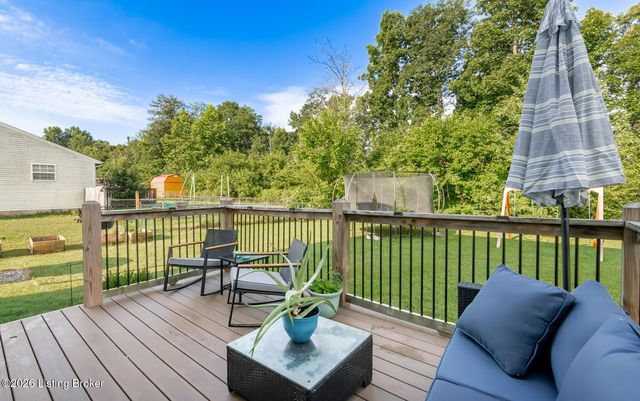 1889 S Woodland Dr, Radcliff, KY 40160