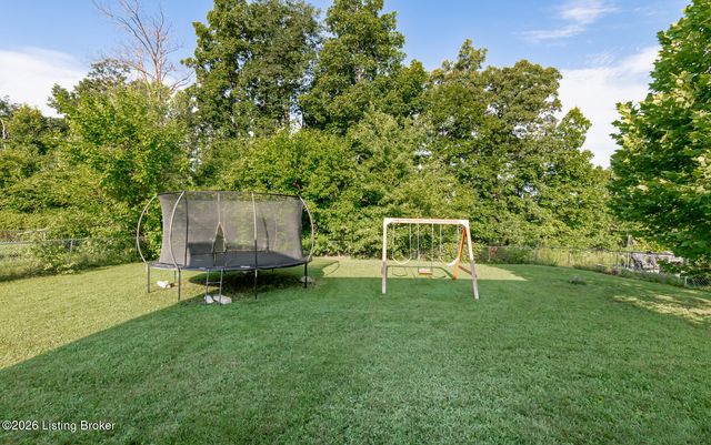 1889 S Woodland Dr, Radcliff, KY 40160