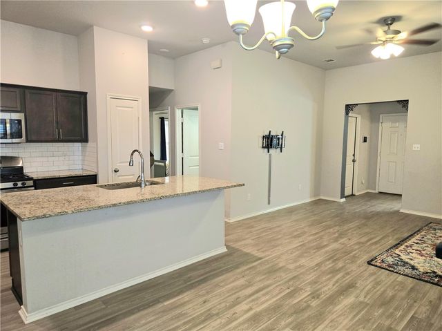 809 Meadow Brook Drive, Caldwell, TX 77836