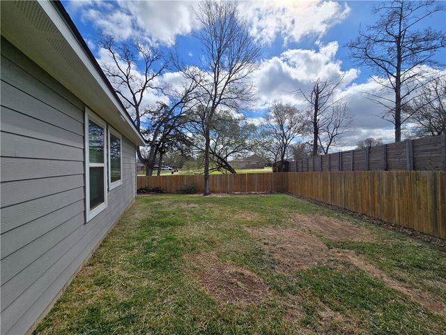 809 Meadow Brook Drive, Caldwell, TX 77836