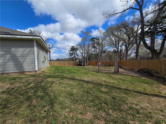 809 Meadow Brook Drive, Caldwell, TX 77836