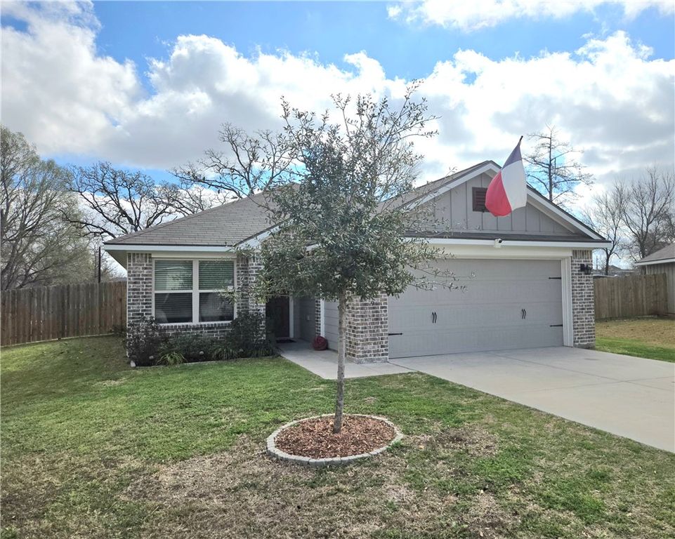 809 Meadow Brook Drive, Caldwell, TX 77836