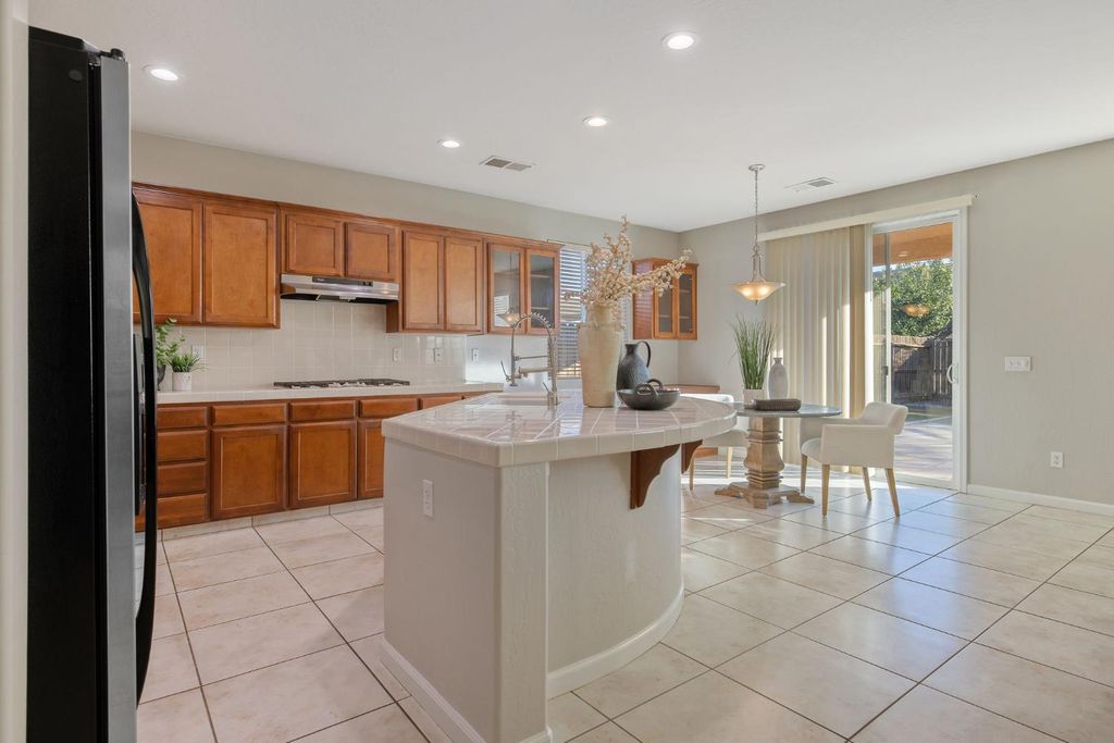 Image 22 of property listing at 6317 Delaware, Visalia, CA 93291