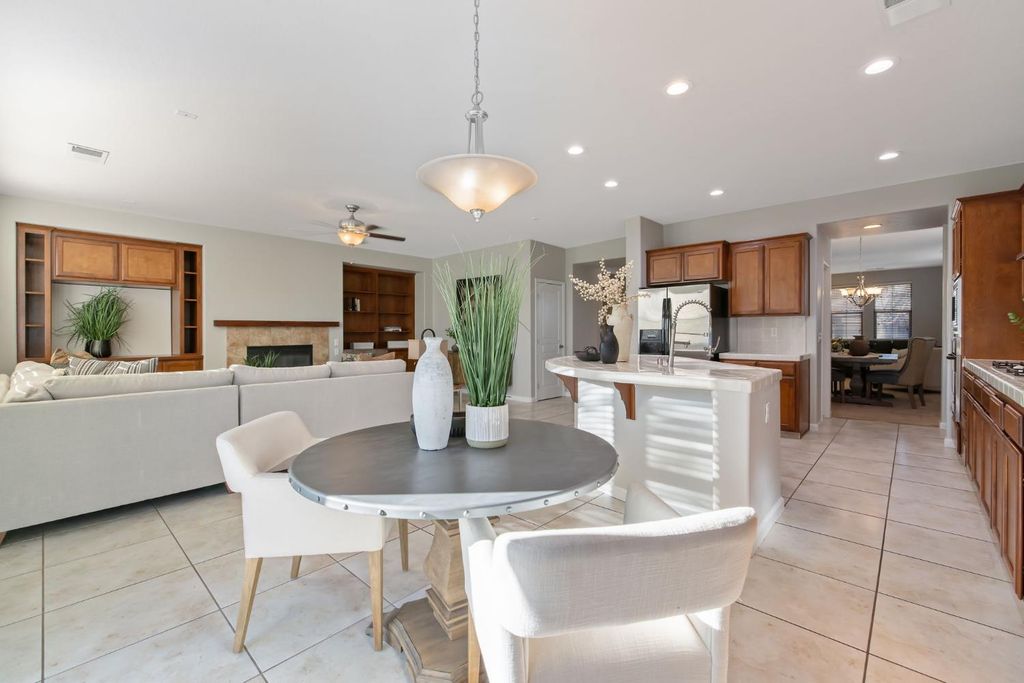 Image 27 of property listing at 6317 Delaware, Visalia, CA 93291