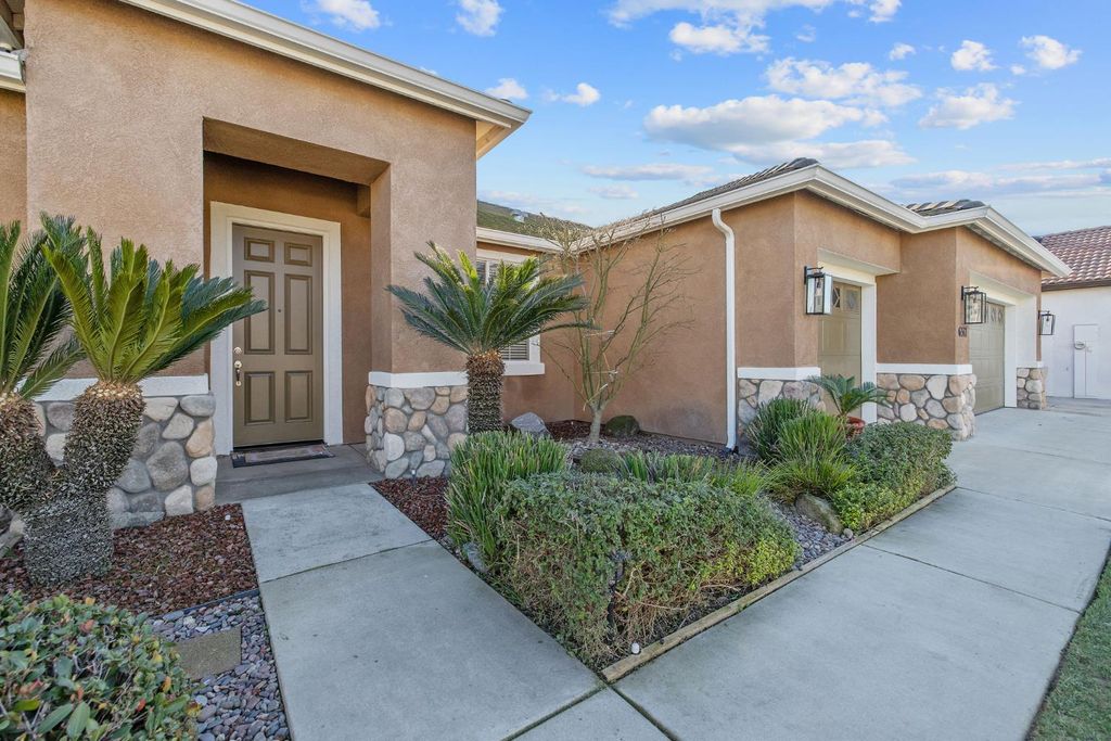 Image 3 of property listing at 6317 Delaware, Visalia, CA 93291