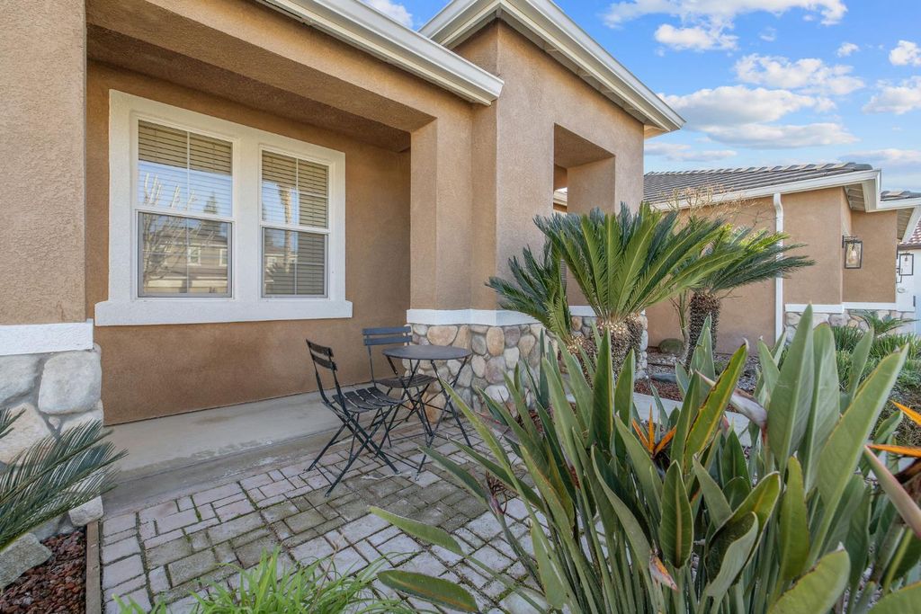 Image 5 of property listing at 6317 Delaware, Visalia, CA 93291