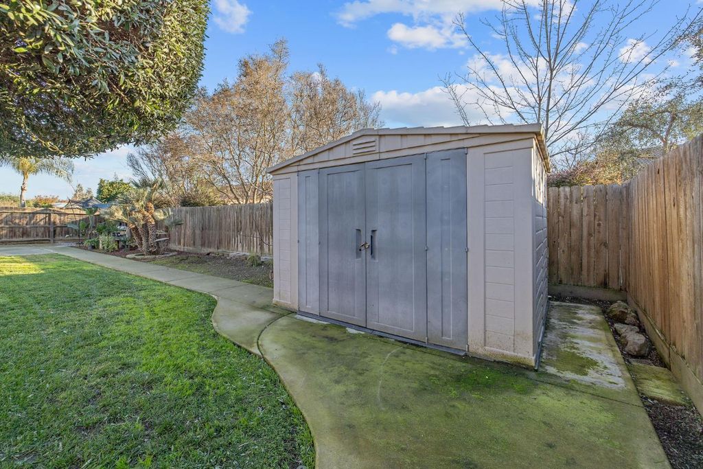 Image 58 of property listing at 6317 Delaware, Visalia, CA 93291