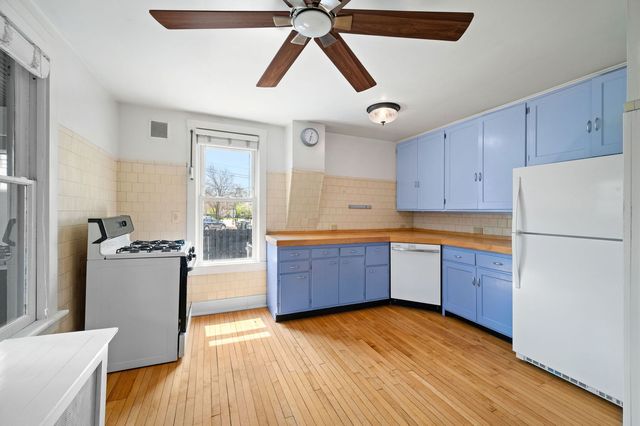 809 W Touhy Avenue, Park Ridge, IL 60068