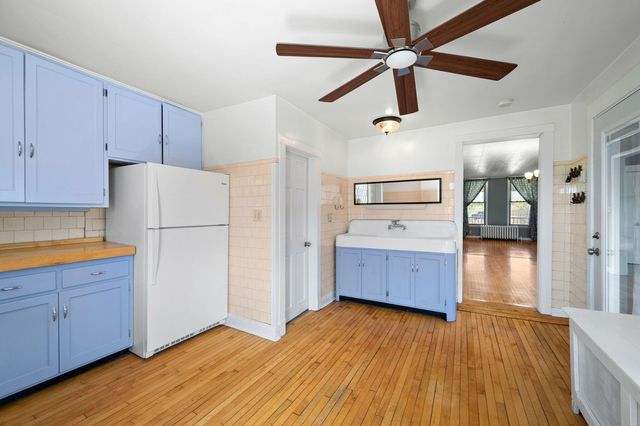 809 W Touhy Avenue, Park Ridge, IL 60068