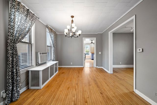 809 W Touhy Avenue, Park Ridge, IL 60068
