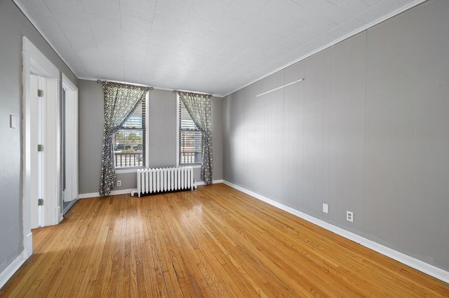 809 W Touhy Avenue, Park Ridge, IL 60068