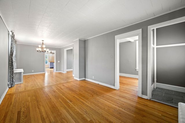 809 W Touhy Avenue, Park Ridge, IL 60068