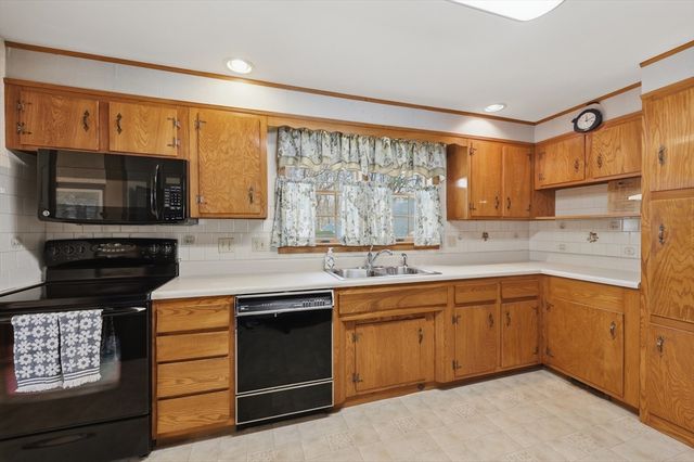 70 Oakcrest Ave, Marlborough, MA 01752