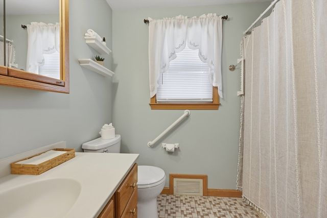 70 Oakcrest Ave, Marlborough, MA 01752