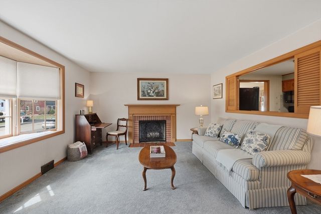 70 Oakcrest Ave, Marlborough, MA 01752