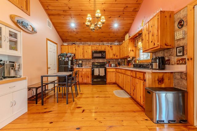 33 Hamlet Circle, Murphy, NC 28906