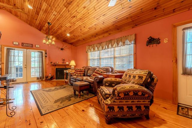 33 Hamlet Circle, Murphy, NC 28906