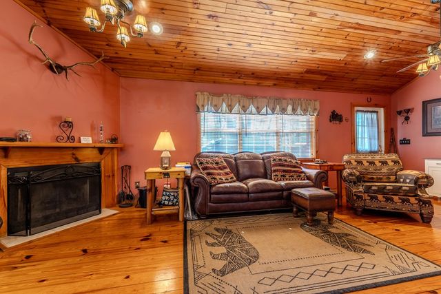 33 Hamlet Circle, Murphy, NC 28906