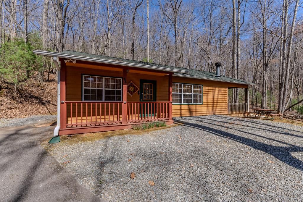 33 Hamlet Circle, Murphy, NC 28906
