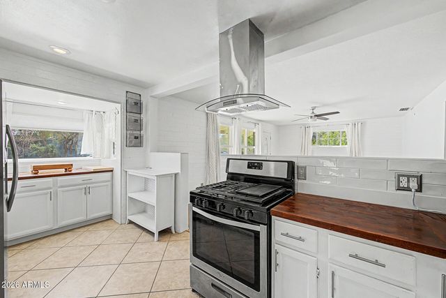 410 W PARKWAY Boulevard, Tempe, AZ 85281