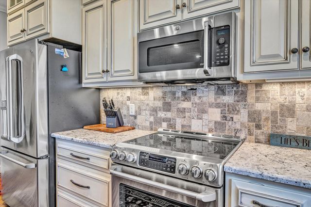 80 Pinewood DR, Penhook, VA 24137