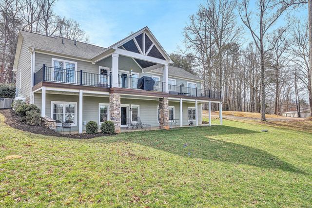 80 Pinewood DR, Penhook, VA 24137