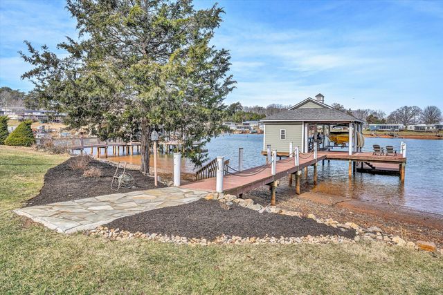 80 Pinewood DR, Penhook, VA 24137