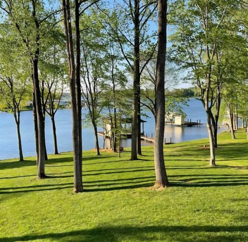 80 Pinewood DR, Penhook, VA 24137