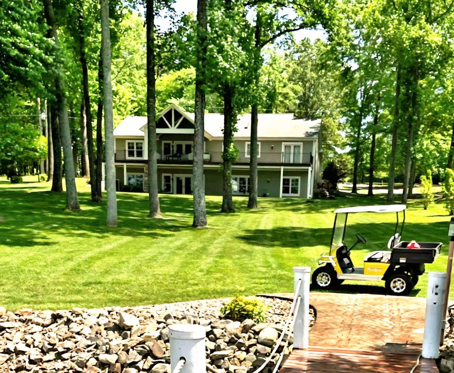 80 Pinewood DR, Penhook, VA 24137