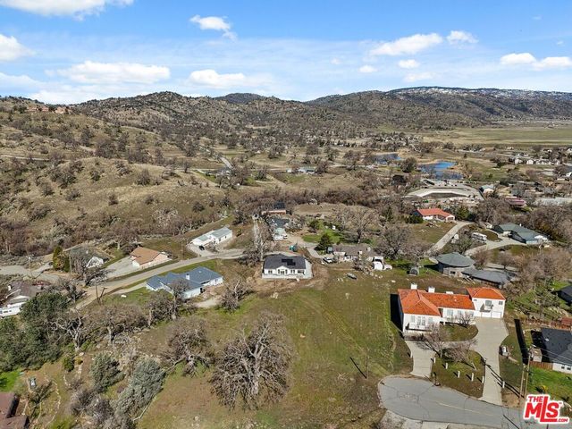 28701 Delaware Drive, Tehachapi, CA 93561
