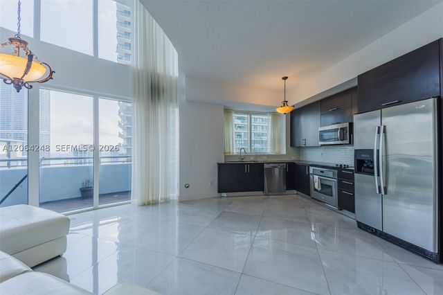60 SW 13th St 3424, Miami, FL 33130