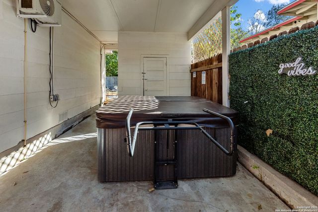 618 Sumner Dr, San Antonio, TX 78209